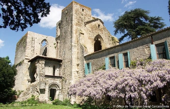 De abdij van Villelongue in Saint Martin le Vieil bij de camping Escale Occitane bij Carcassonne