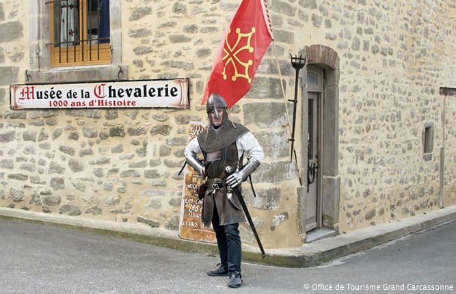 Das Rittermuseum in der mittelalterlichen Festungsstadt Carcassonne, in der Nähe des Campingplatzes L'Escale Occitane in Aude
