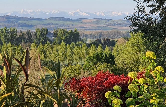 Camping l'Escale Occitane in the Aude with view of the Pyrenees