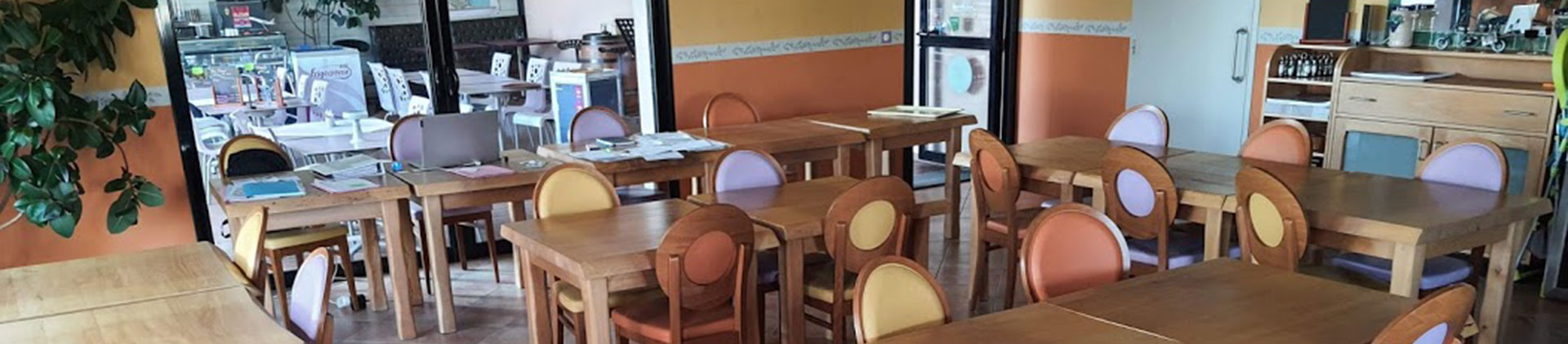Vue intérieure du restaurant le Galley du camping près de Carcassonne l'Escale Occitane