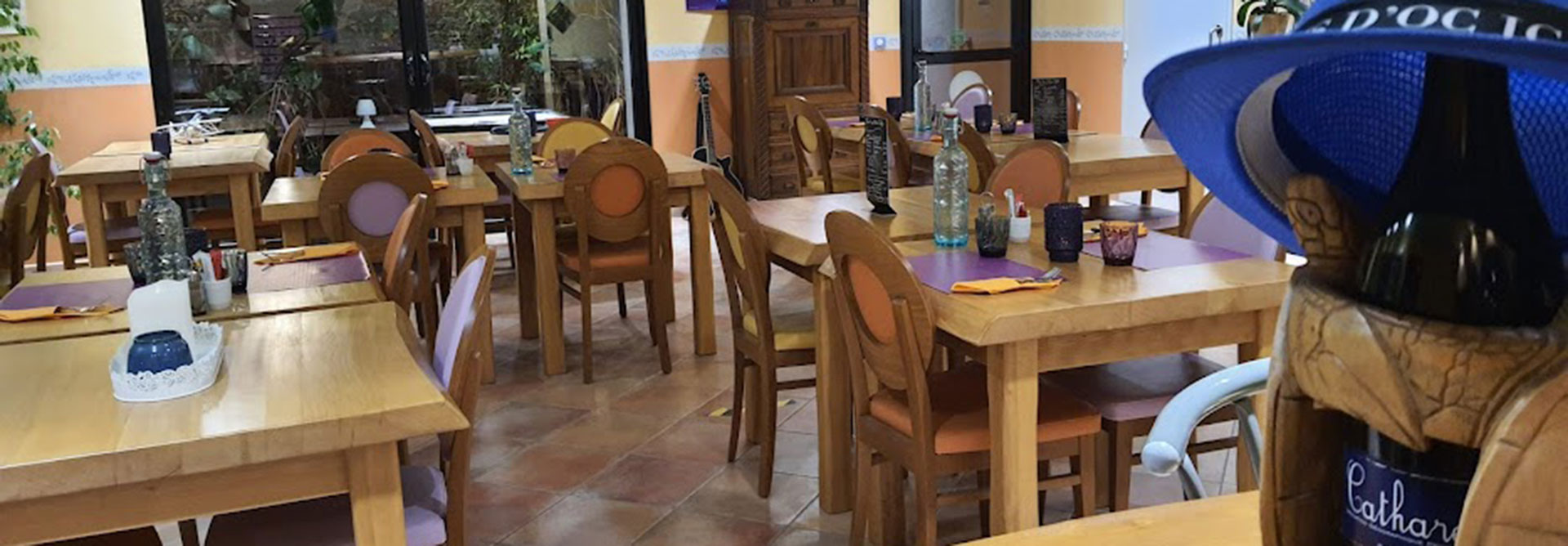 La sala del restaurante Galley del camping en el Aude l'Escale Occitane