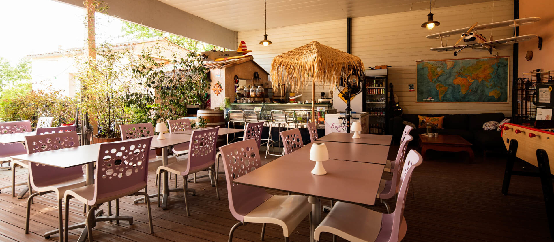 La sala del restaurante Galley del camping en el Aude l'Escale Occitane